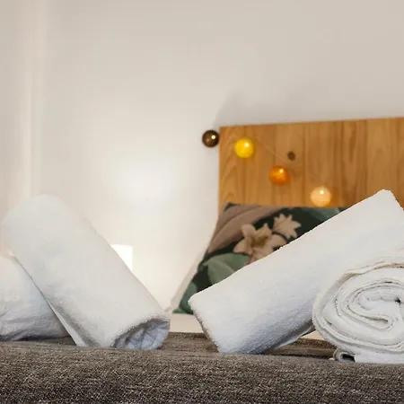 Puerta A La Mezquita