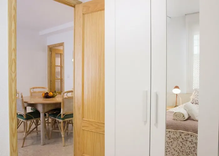 Puerta A La Mezquita